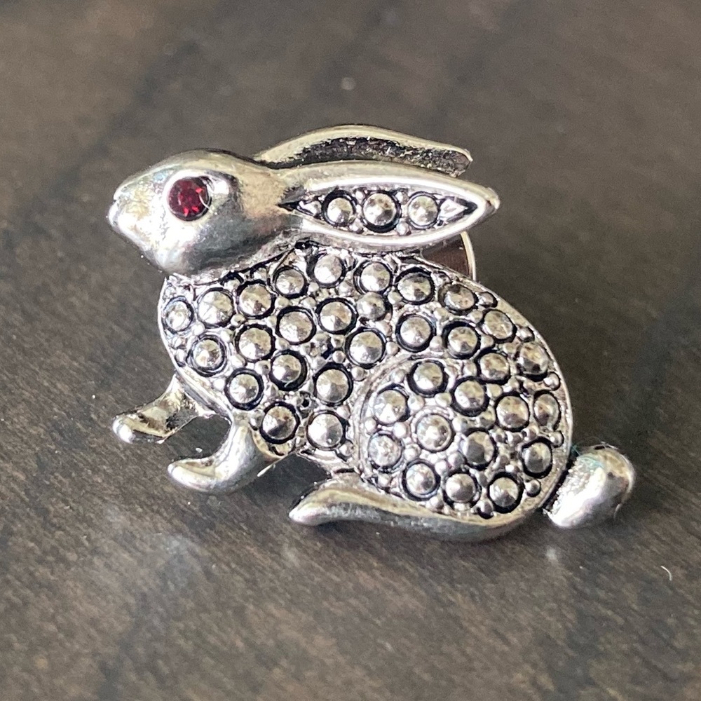 Vintage cute rabbit pin